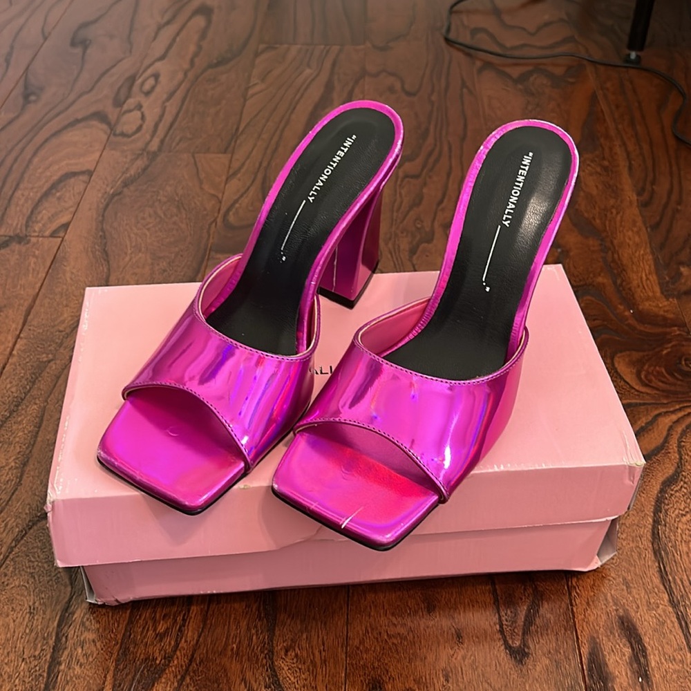 CLOSET CLOSING Intentionally Blank Jackson Mule in Fuchsia Sz 39 9 8.5